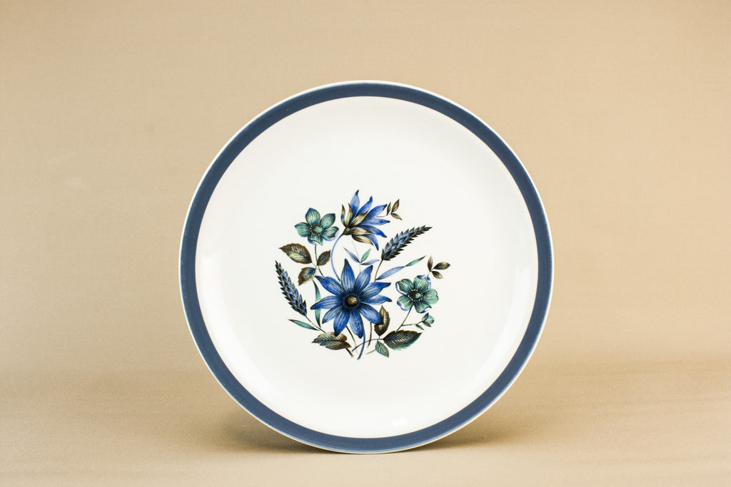 8 Meakin pottery dinner plates