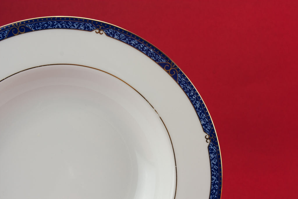 6 blue and white bowls