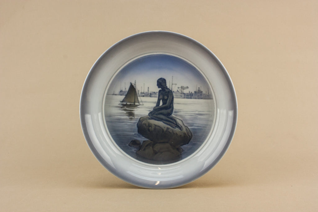 Retro porcelain bowl
