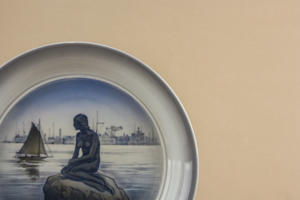 Retro porcelain bowl