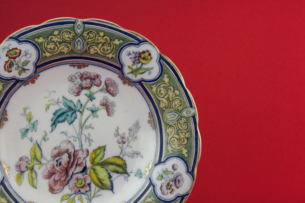 Pottery serving dish