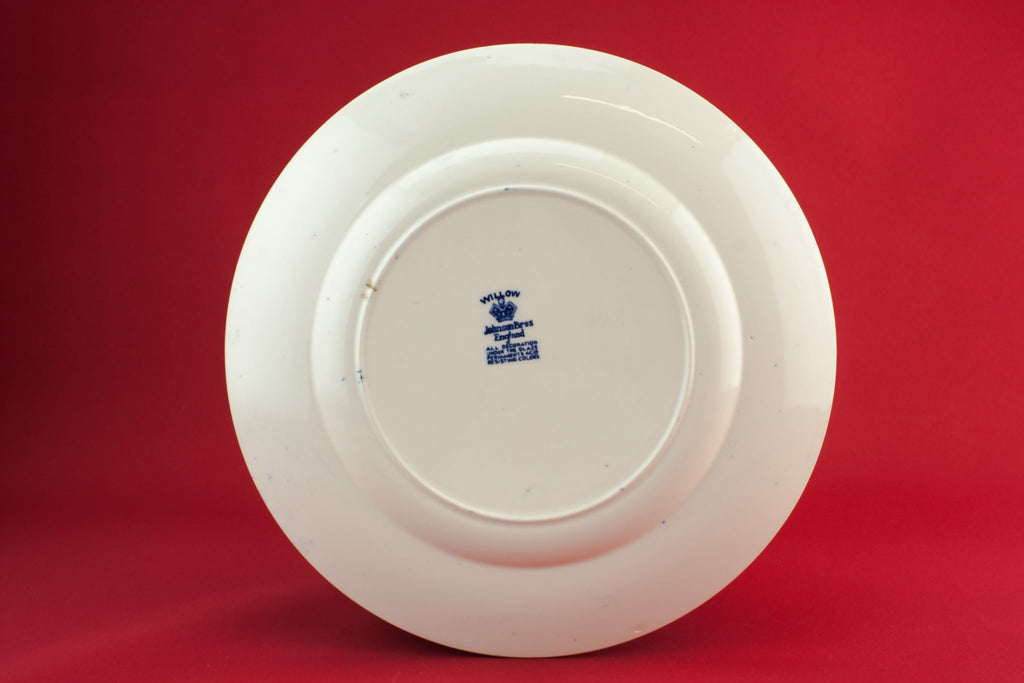 Blue willow dinner plate