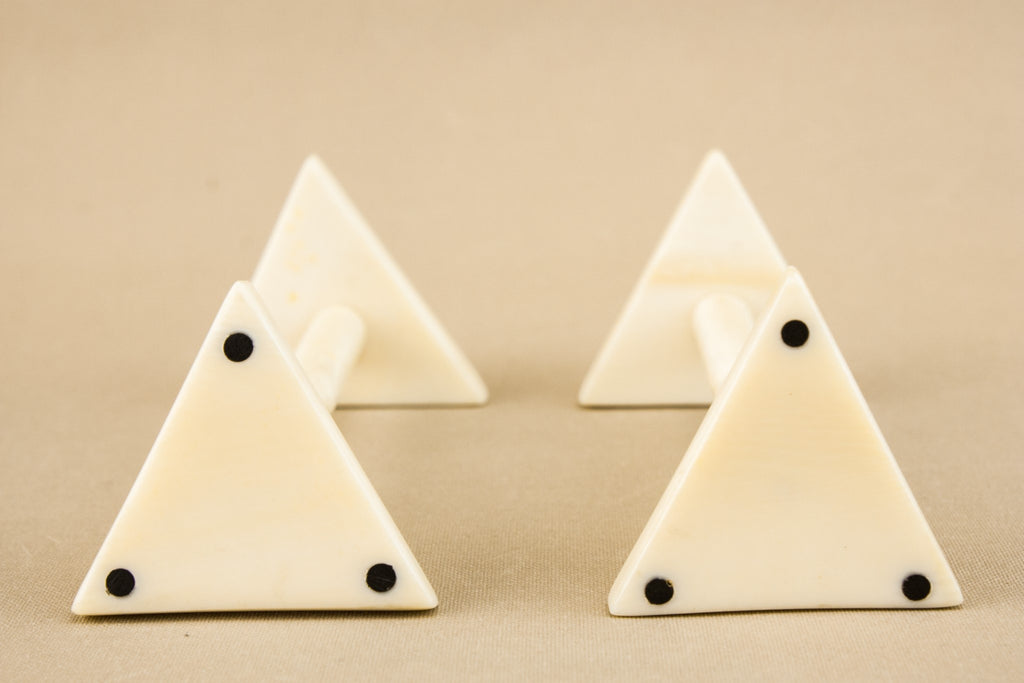2 bone knife rests