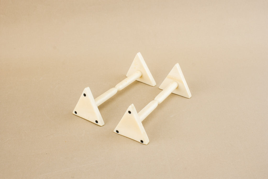 2 bone knife rests