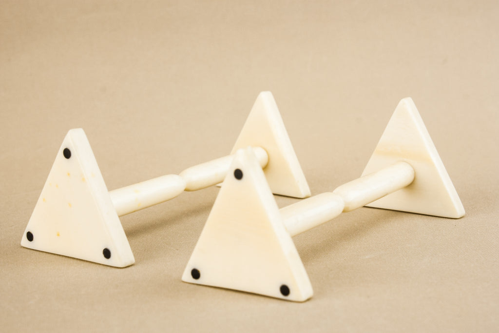 2 bone knife rests