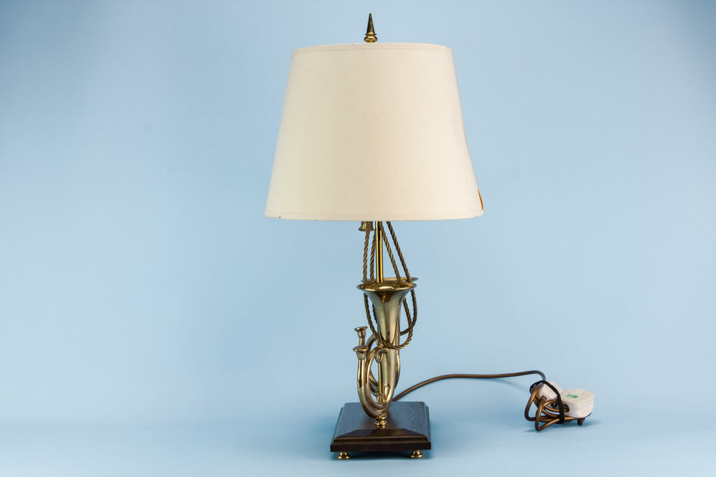 Brass hunting horns lamp