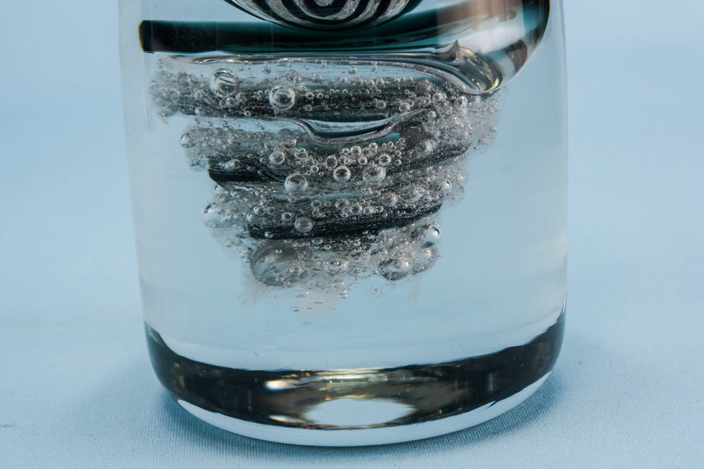 2 glass vases