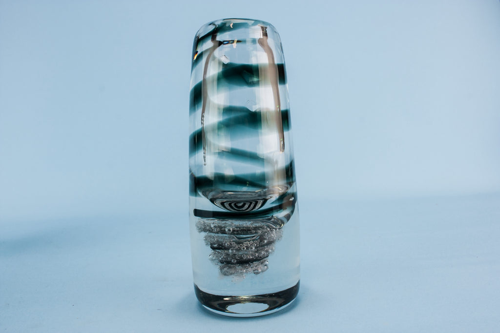 2 glass vases