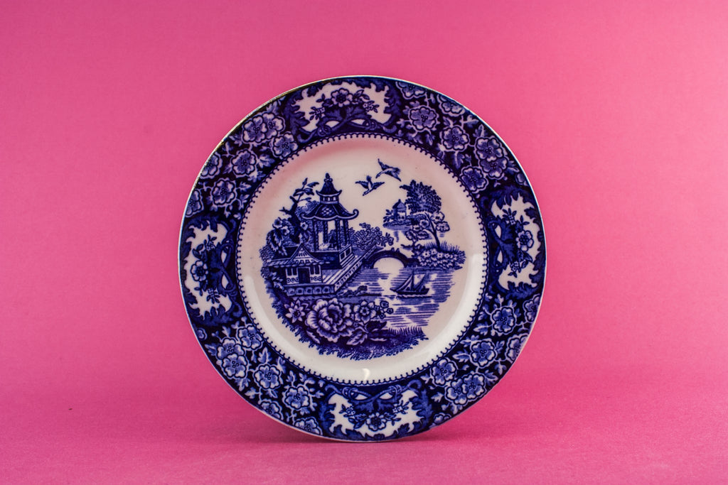 6 blue and white plates