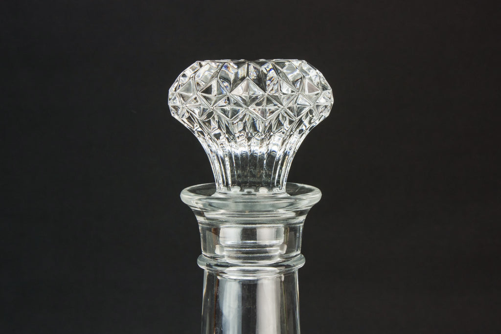 Port moulded glass decanter