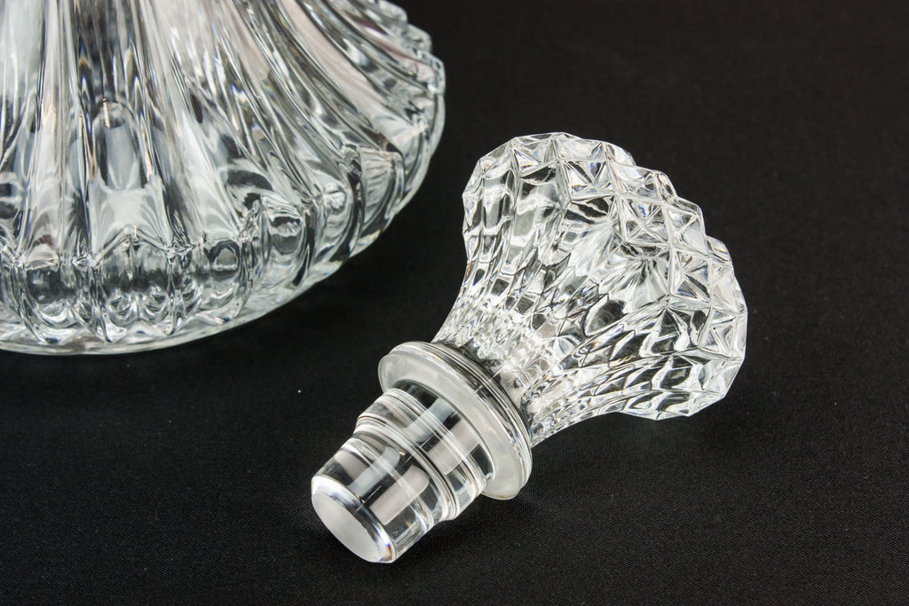 Port moulded glass decanter