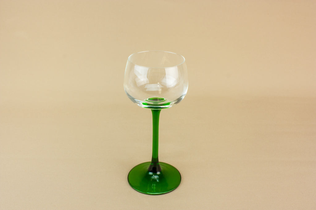 5 white wine glasses