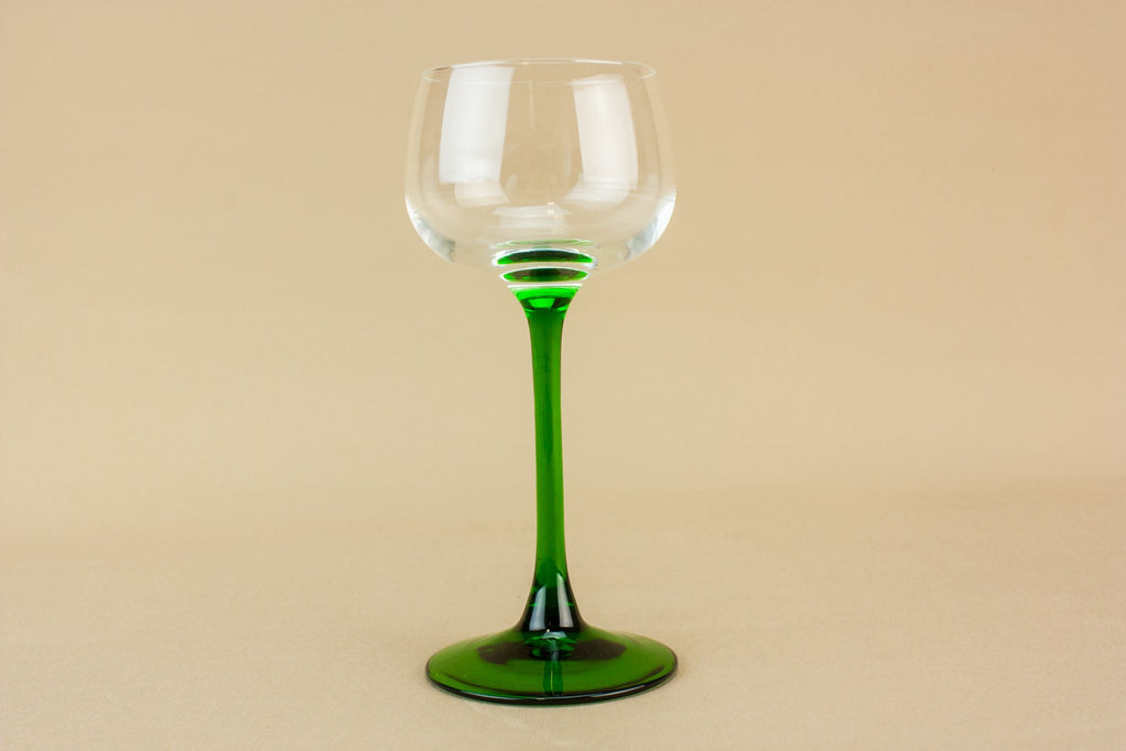 5 white wine glasses