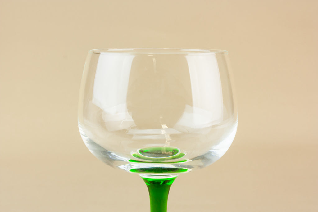 5 white wine glasses