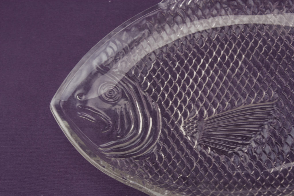 Fisha shaped glass platter