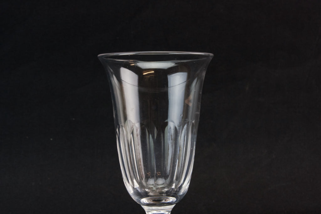 2 dessert wine glasses