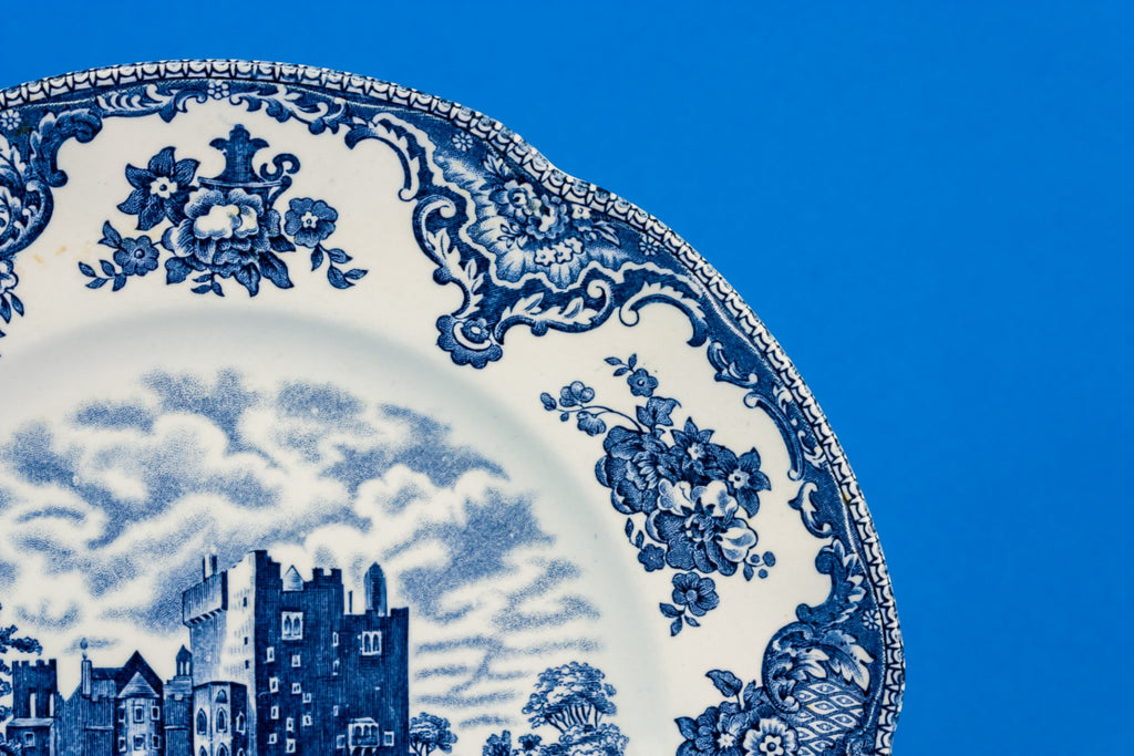 6 blue pottery dinner plates