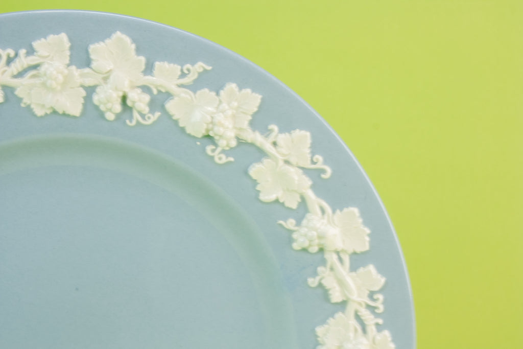 6 Wedgwood dinner plates