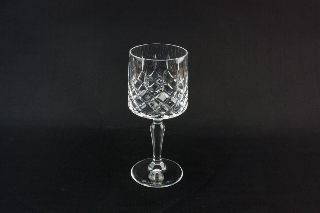 4 medium wine glasses