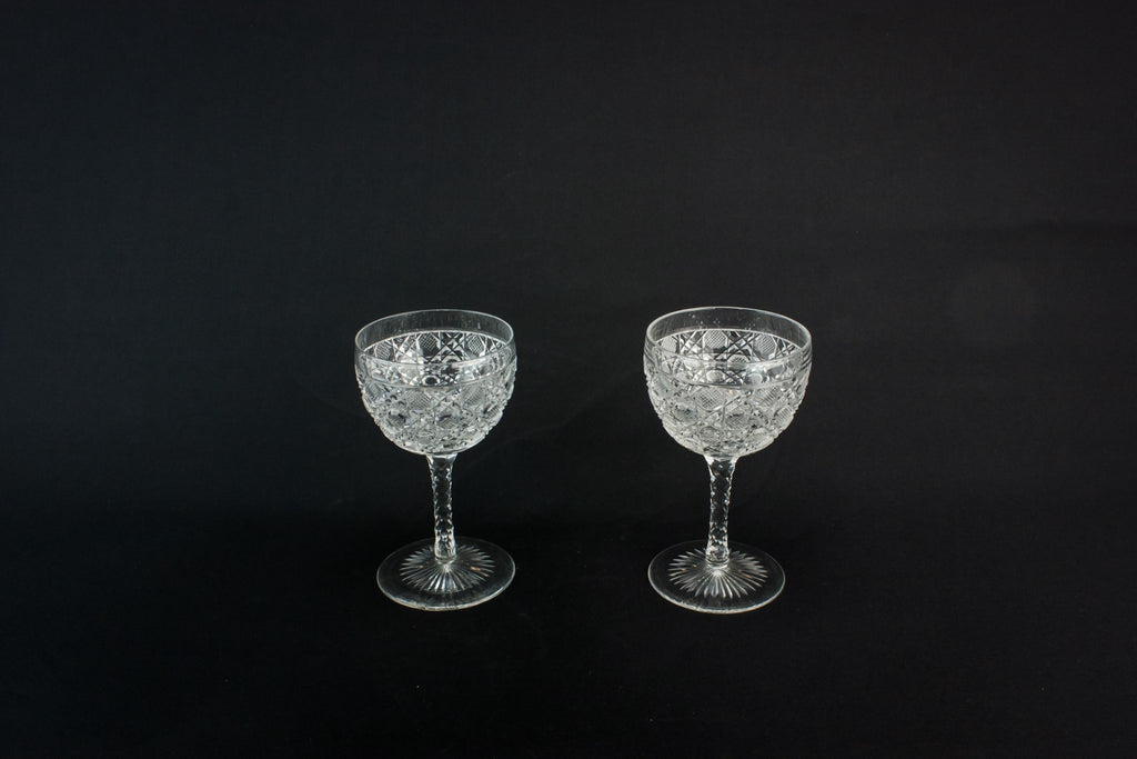 2 small wine glasses
