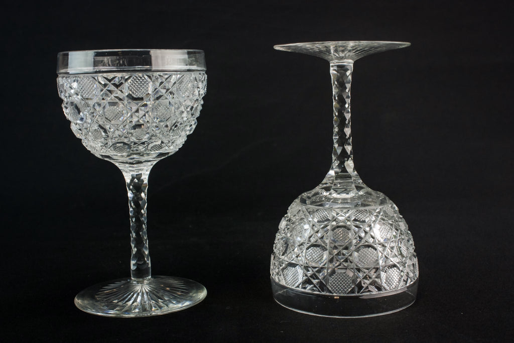 2 small wine glasses