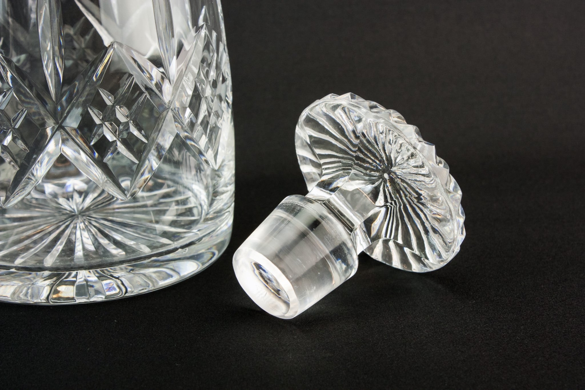 価格改定値下げ！CRYSTAL DECANTER Viski Faceted Whiskey Crystal Decanter – DECANTERS HUB