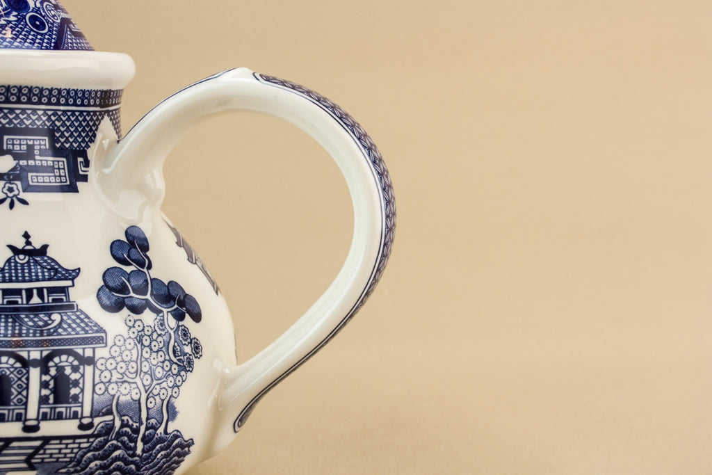 Blue willow retro teapot