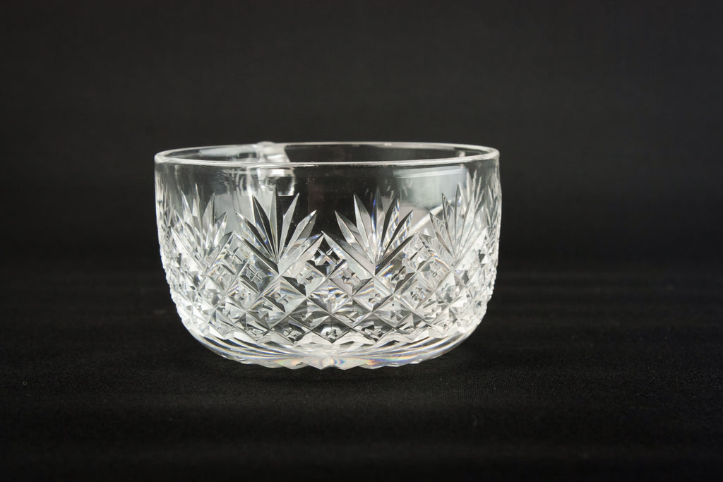 2 crystal wine cups