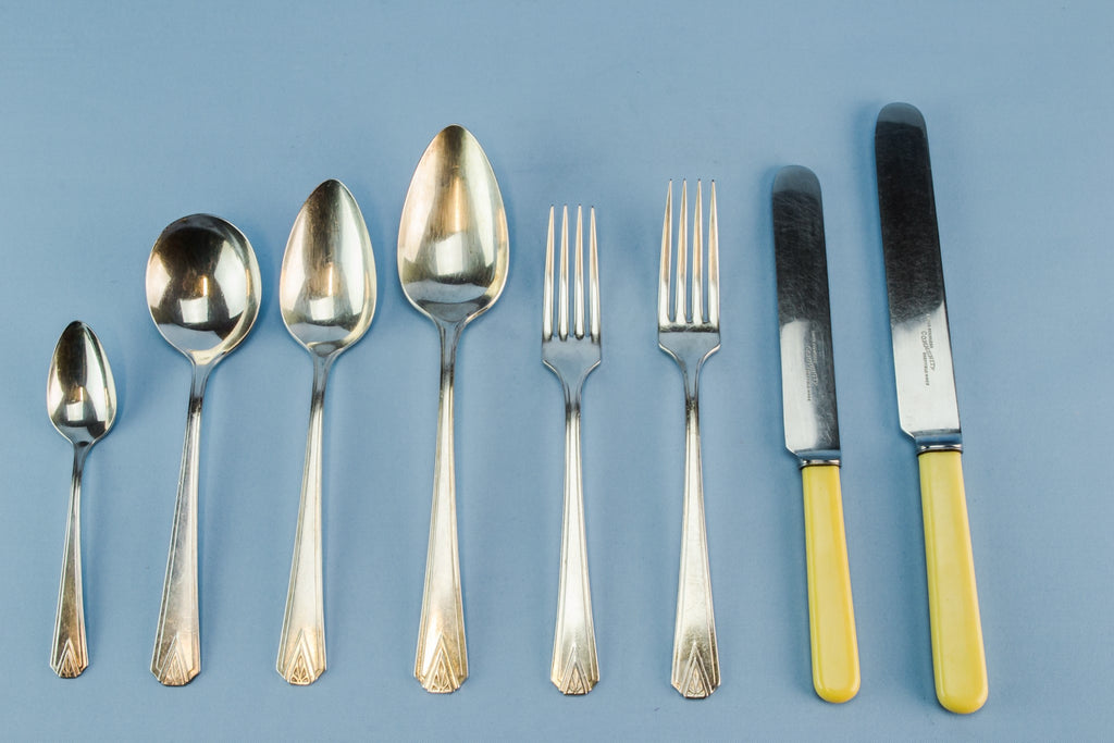 Cutlery set for six