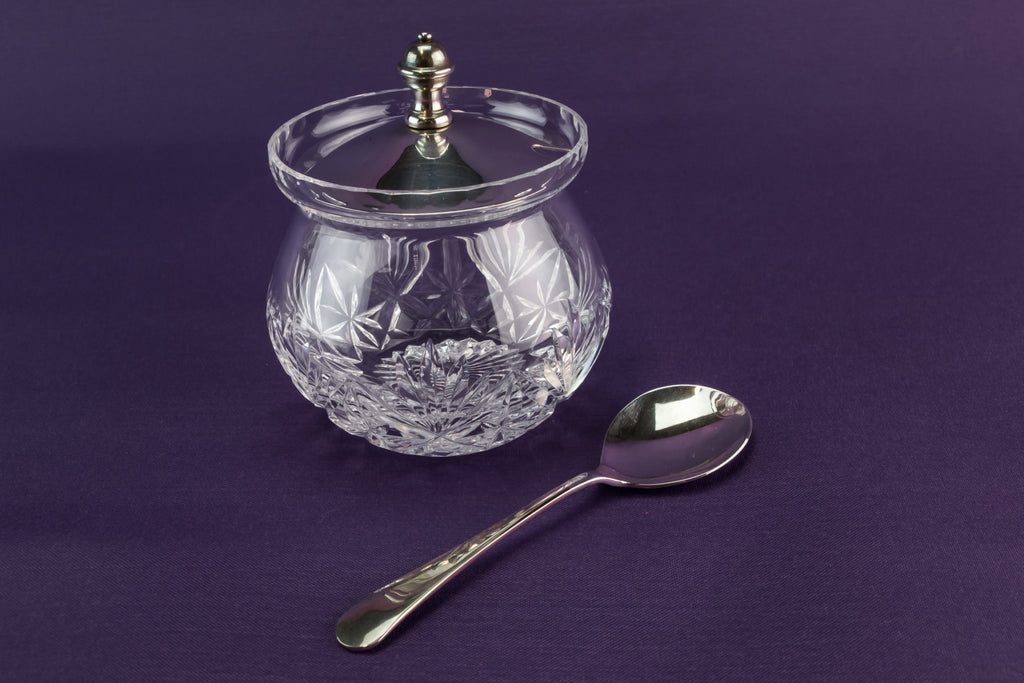 Traditional condiment pot