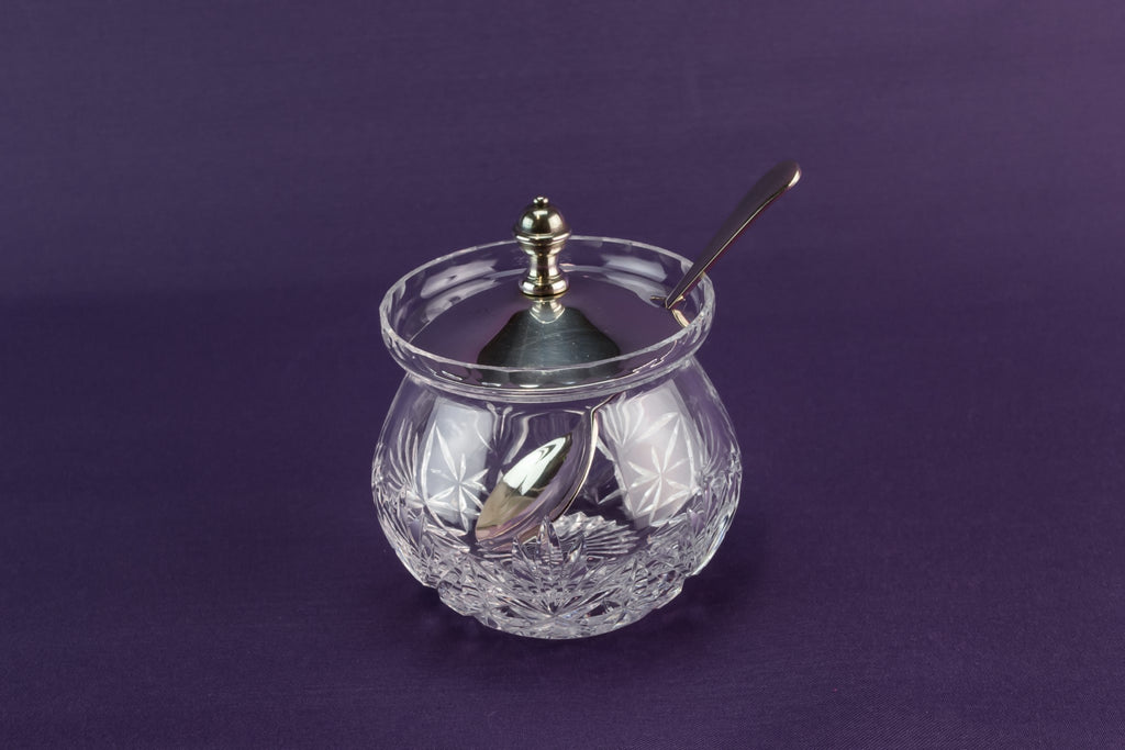 Traditional condiment pot