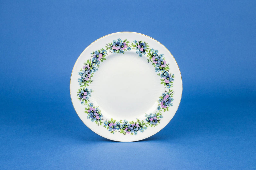 6 blue flower plates