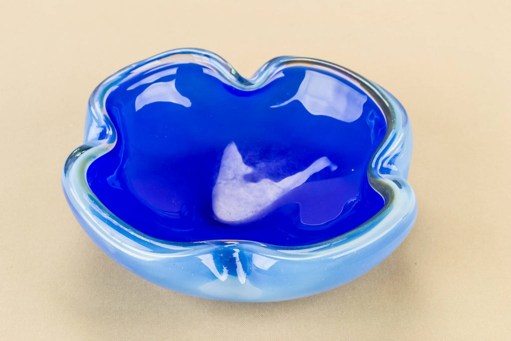 Small blue decorative bowl