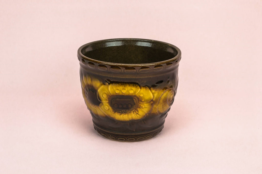 Bold sunflower planter