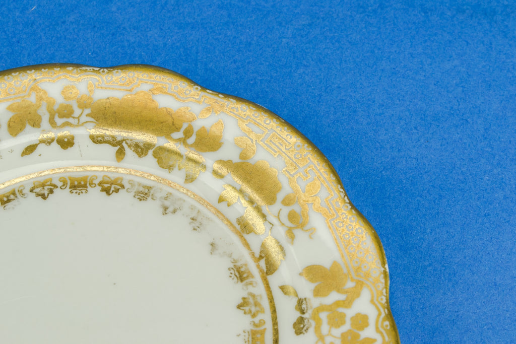 4 small gold plates