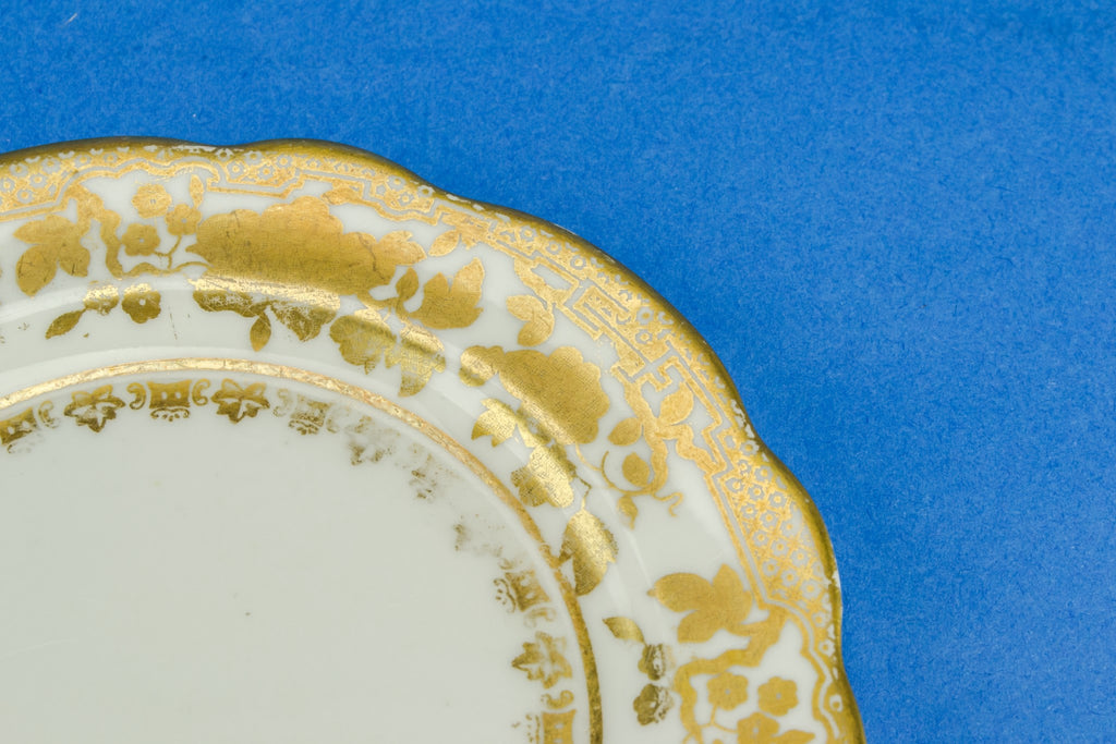 4 small gold plates