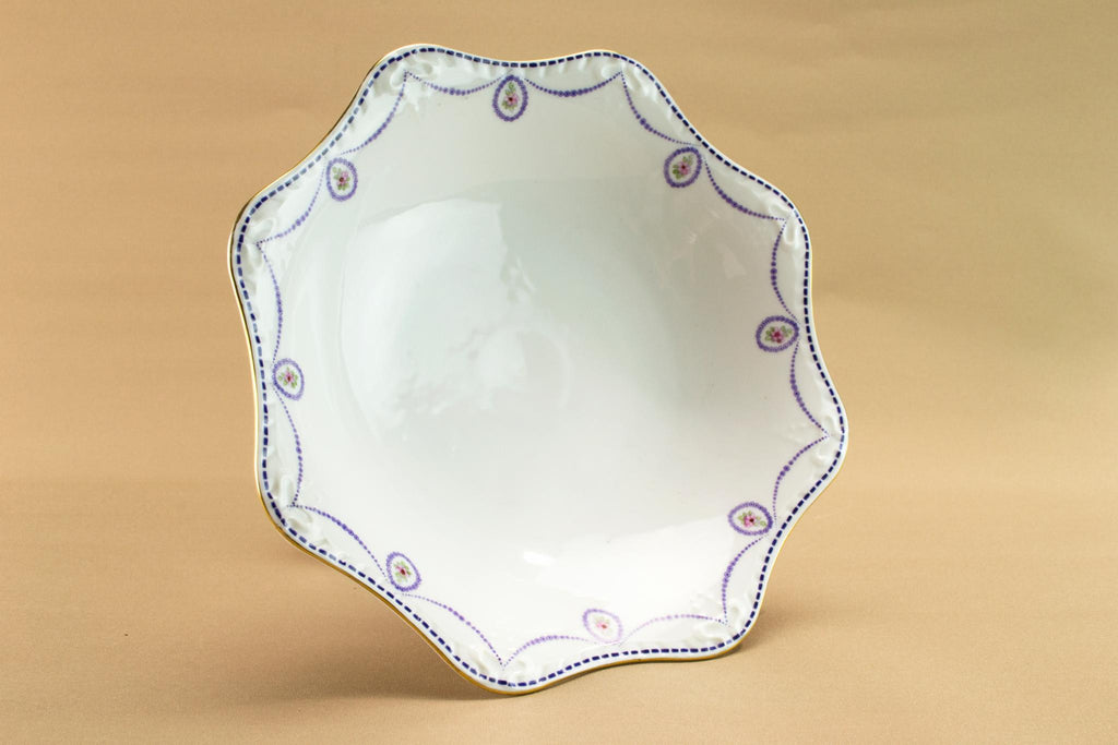 Porcelain fruit stem bowl, circa 1910