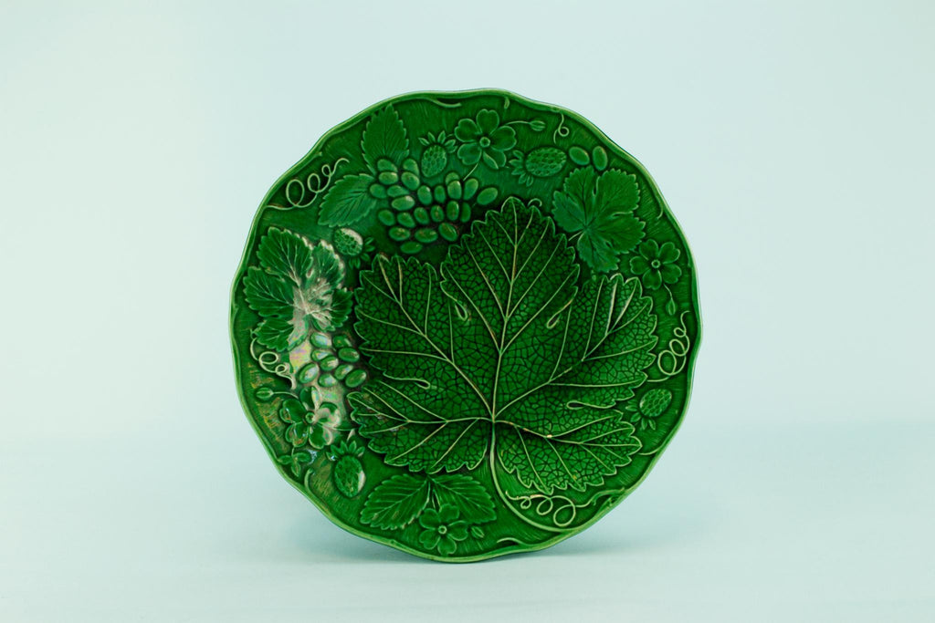 Green majolica plate, English late 19th C