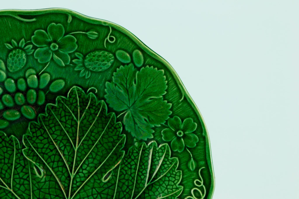 Green majolica plate, English late 19th C