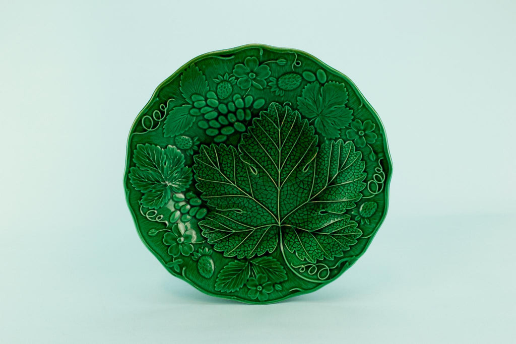 Green majolica plate, English late 19th C