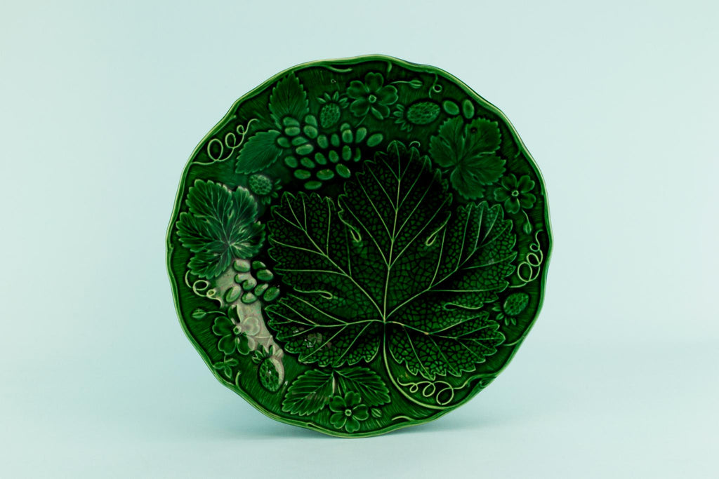 Green majolica plate, English late 19th C