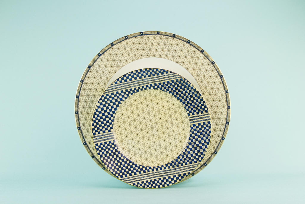 2 Wedgwood dinner plates