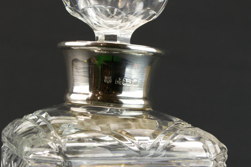 Square silver whisky decanter, English 1986