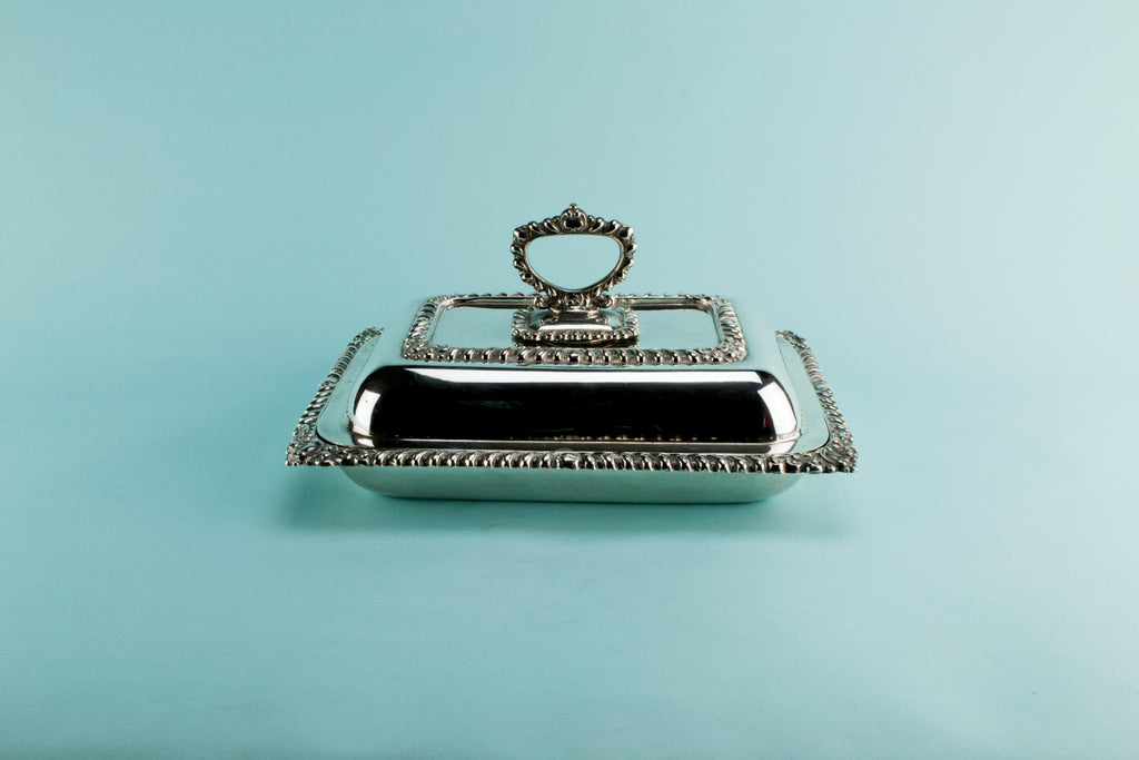 Silver plated serving dish, English 19th century