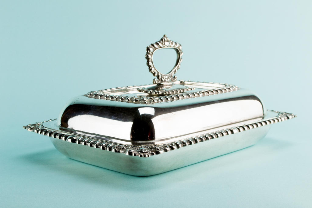 Silver plated serving dish, English 19th century