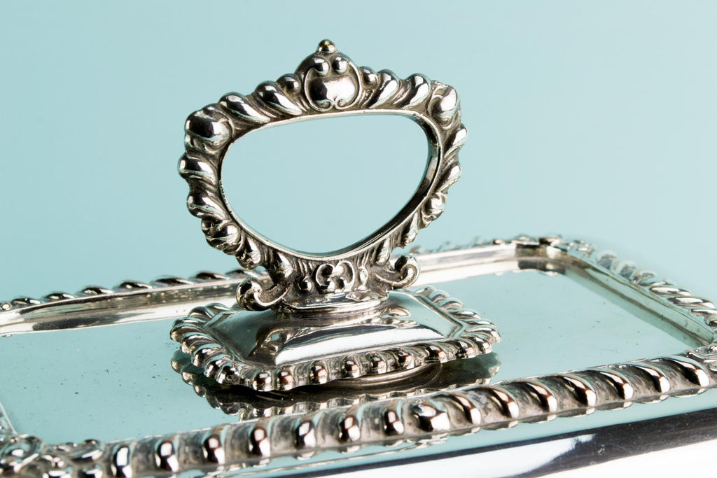 Silver plated serving dish, English 19th century