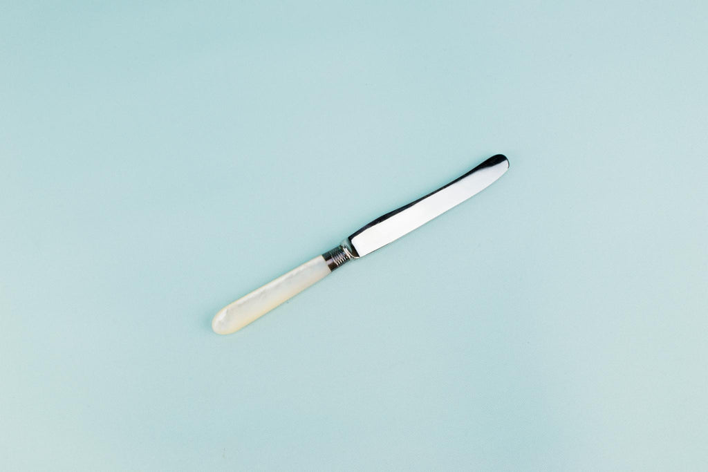 6 mother of pearl butter knives, English 1930s