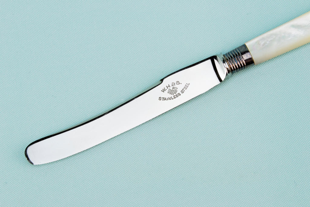 6 mother of pearl butter knives, English 1930s