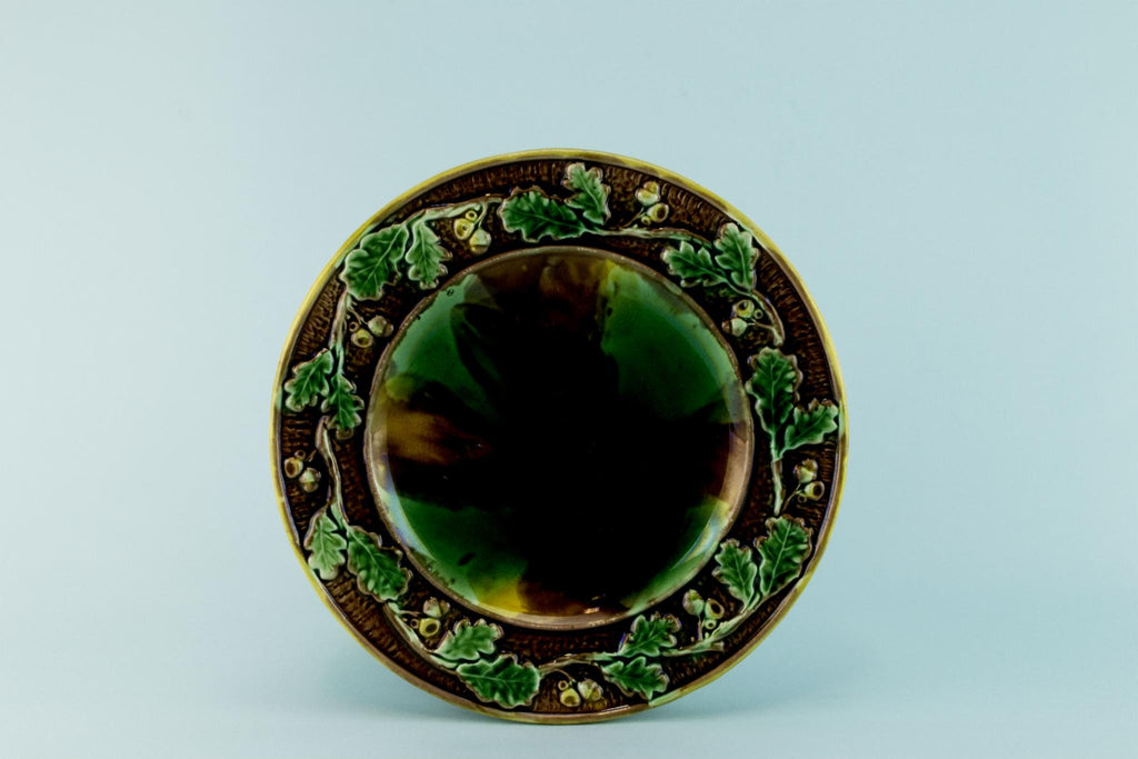 Acorn garland majolica dish, English 19th century