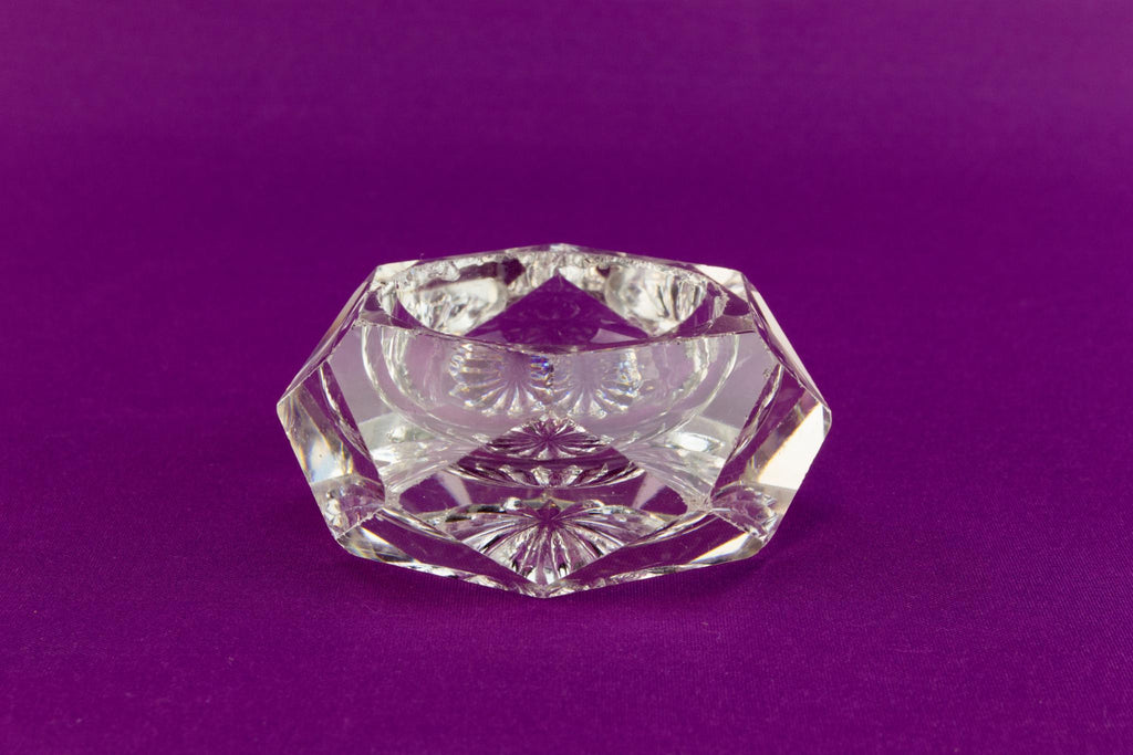 Cut glass salt cellar, English mid 19th century